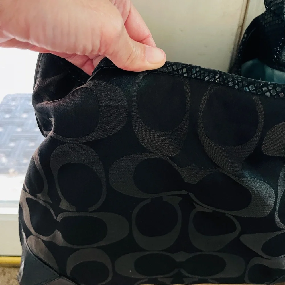 Black Coach Signature C Large Hobo Purse - Picture 7 of 8